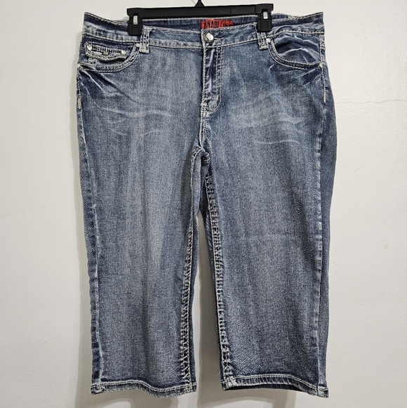 Zana Di Pants - Y2K Vintage Zana Di Crystal embellished shorts. Size 18